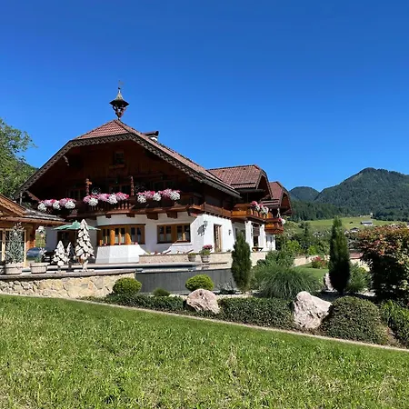 Schossleitner - Der Wohlfuehl-ansitz Am Wolfgangsee Mit Weitblick *